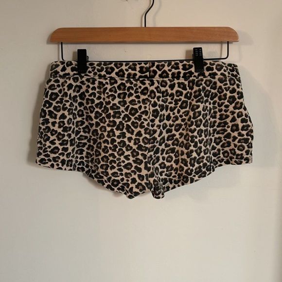 H&M Leopard shorts (0048) - Picture 2 of 2